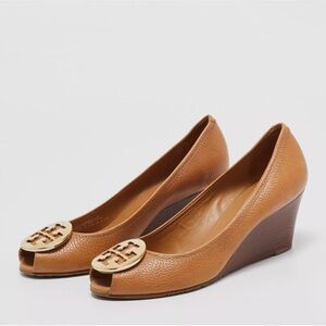 Tory Burch Sally Brown Leather Peep‎ Toe Wedge Pumps Gold Logo 7 Used